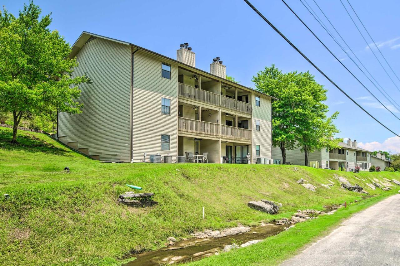Pet-Friendly Branson Retreat With Pool And Golf Access Apartment Exterior photo
