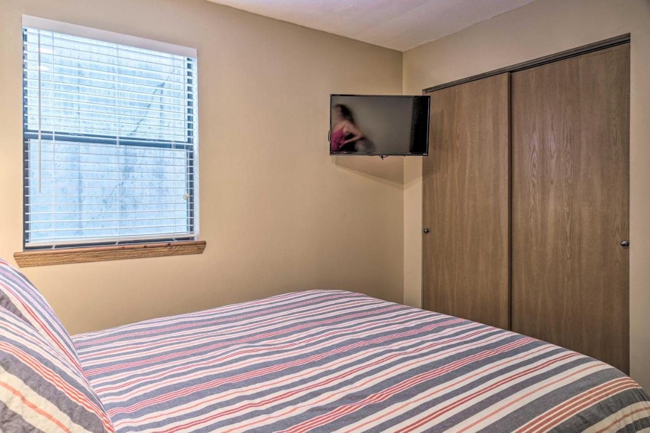 Pet-Friendly Branson Retreat With Pool And Golf Access Apartment Exterior photo